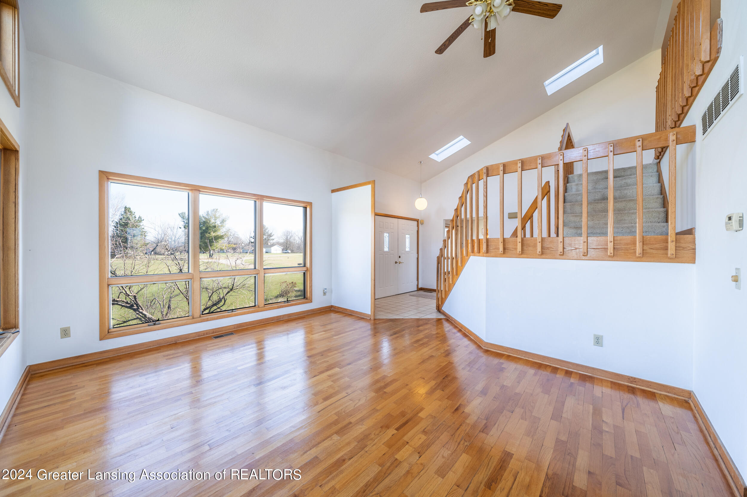 1261 Gidner Road Charlotte, MI 48813 - Photo 16 of 45 Living Room