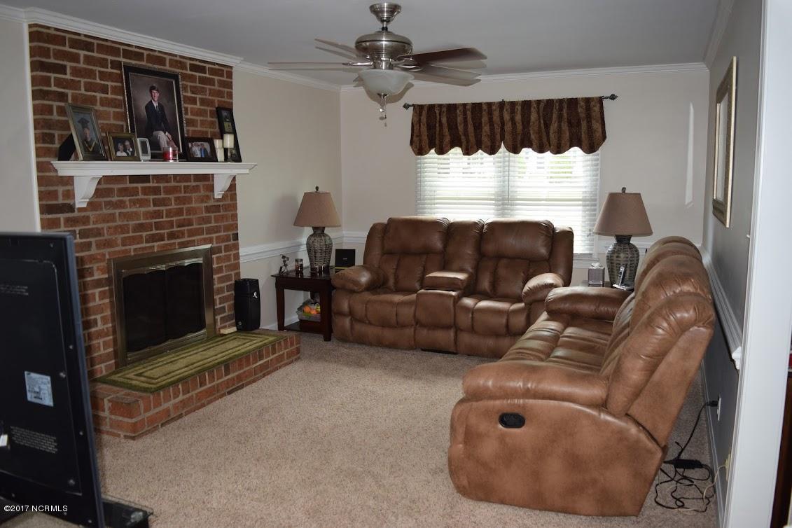 2703 Lancaster Road Northwest Wilson, NC 27896 - Photo 2 of 10 Living Room