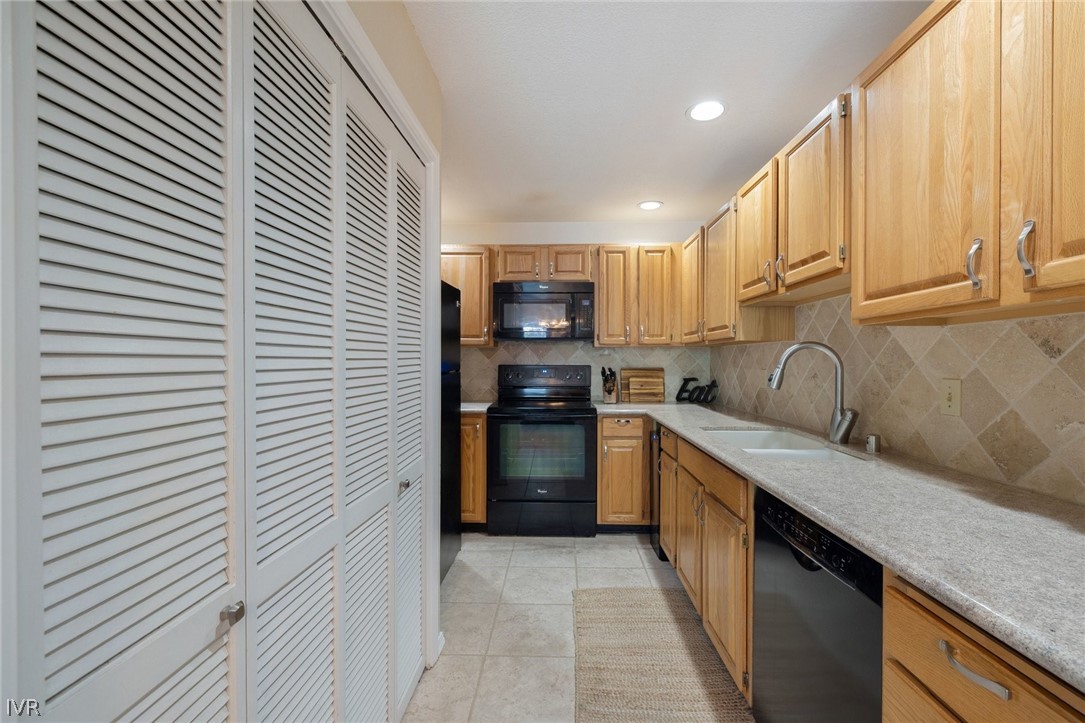 947 Incline Way, Unit 191 Incline Village, NV 89451 - Photo 12 of 22 Kitchen