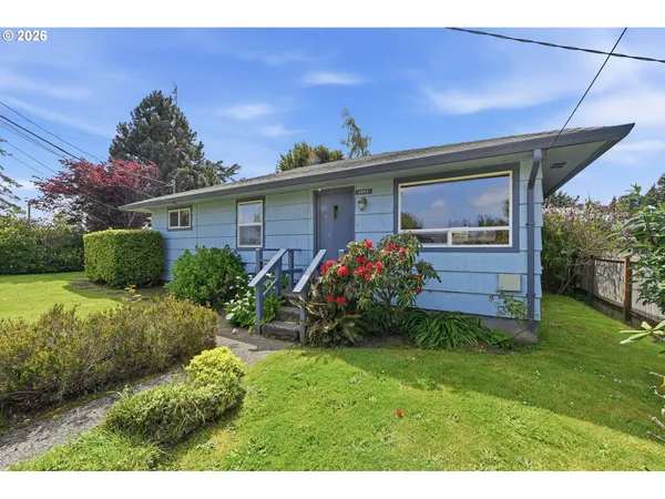 $299,000 | 2984 Myrtle Street, North Bend, OR 97459