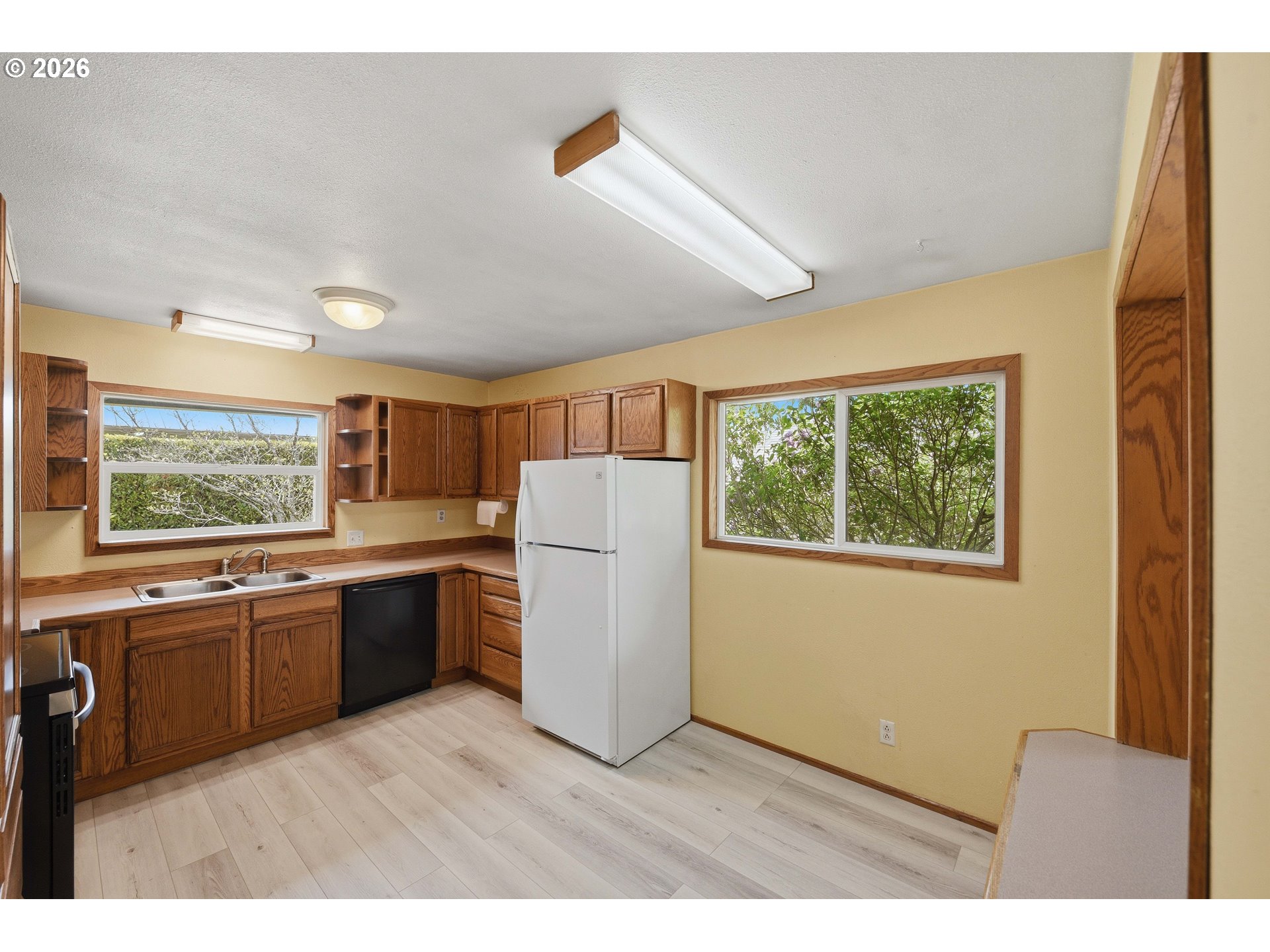2984 Myrtle Street North Bend, OR 97459 - Photo 11 of 42