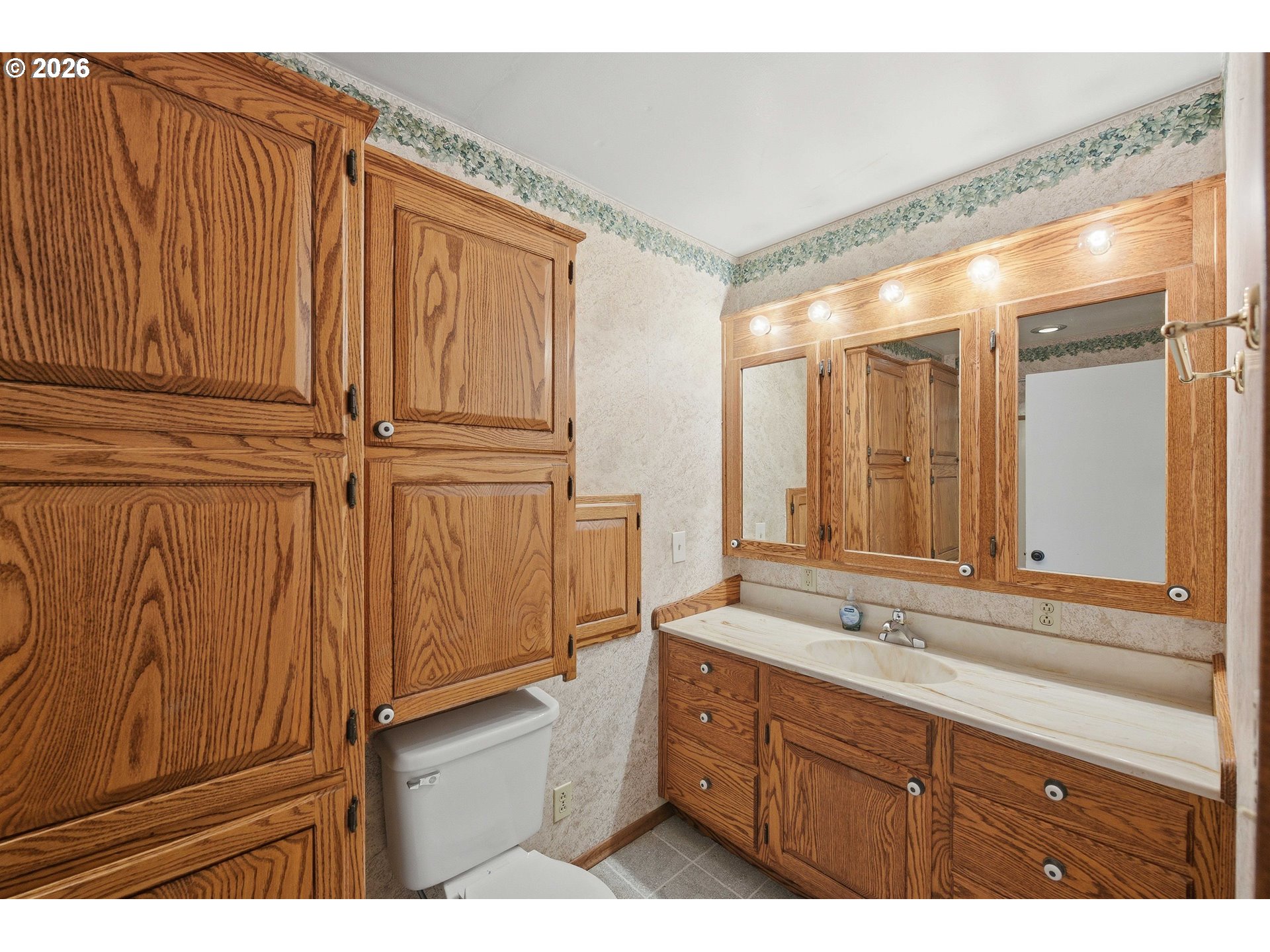 2984 Myrtle Street North Bend, OR 97459 - Photo 15 of 42