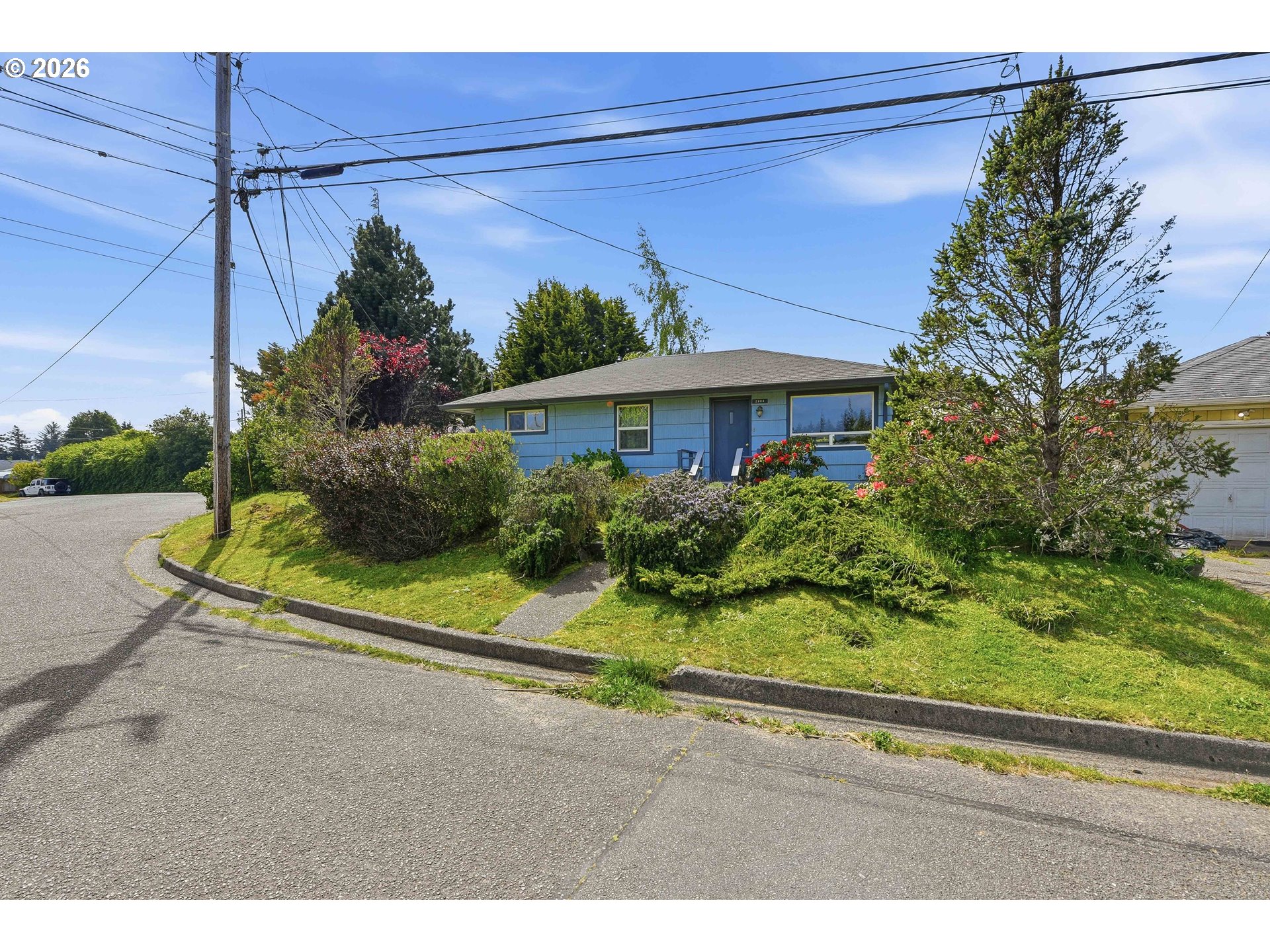 2984 Myrtle Street North Bend, OR 97459 - Photo 2 of 42