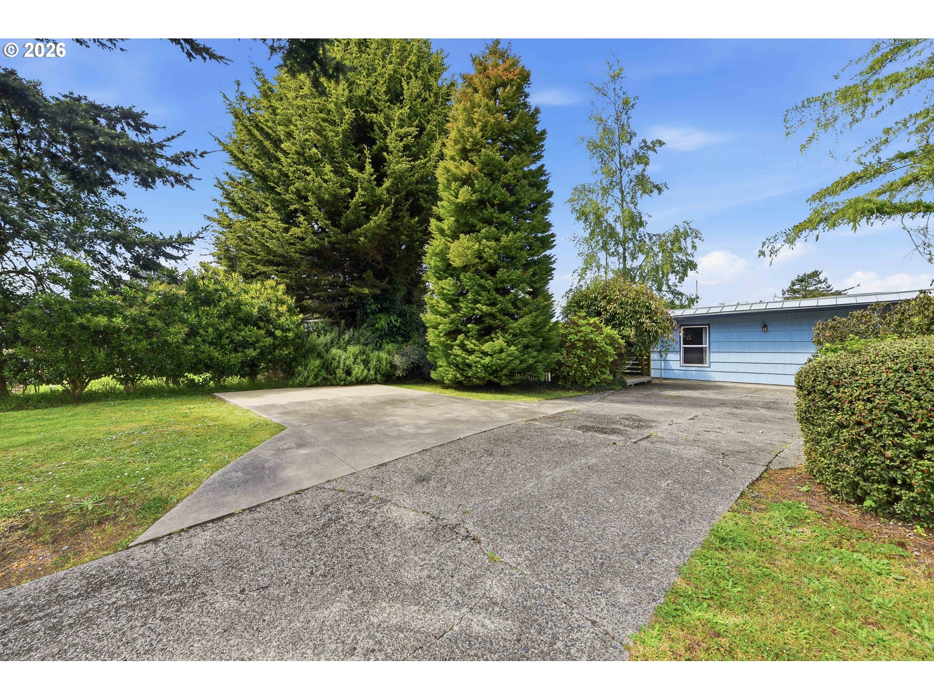 2984 Myrtle Street North Bend, OR 97459 - Photo 4 of 42