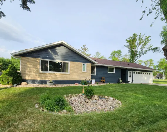 $295,000 | 1105 5th Avenue Southwest, Pipestone, MN 56164