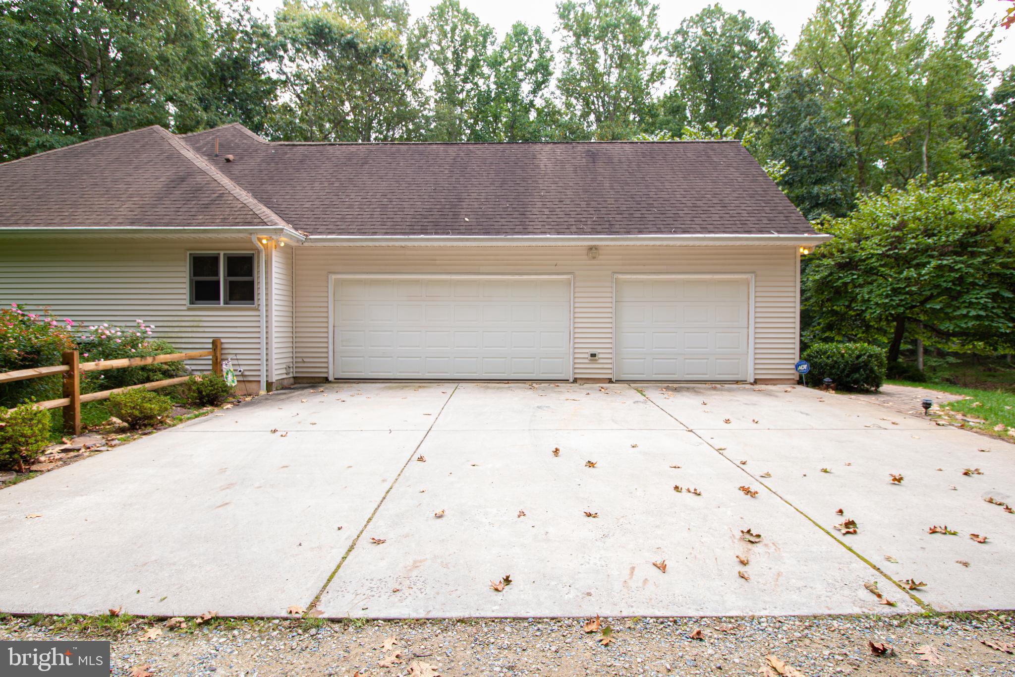 215 Chestnut Road Bridgeton, NJ 08302 - Photo 11 of 51 garage entry