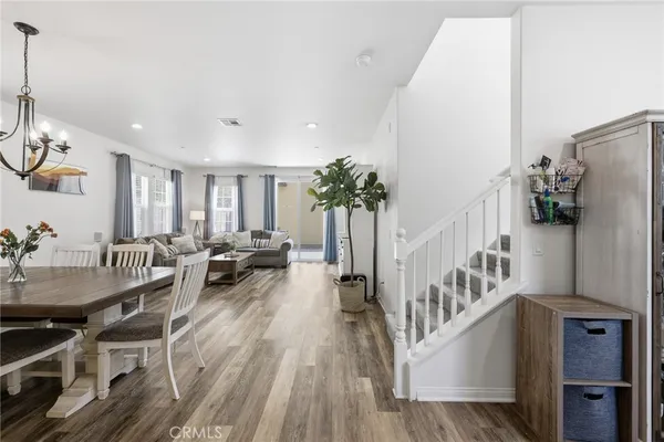 $720,000 | 27471 Poppy Court, Saugus, CA 91350