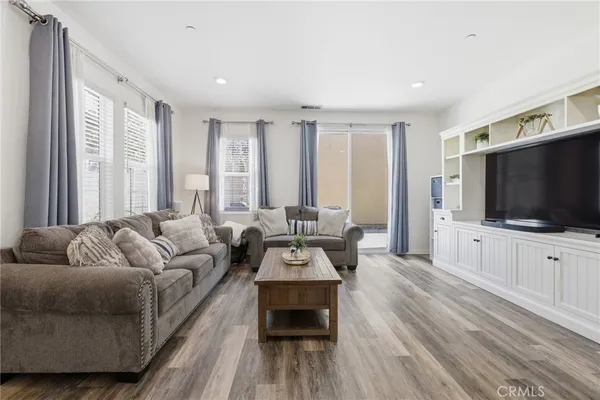 $720,000 | 27471 Poppy Court, Saugus, CA 91350