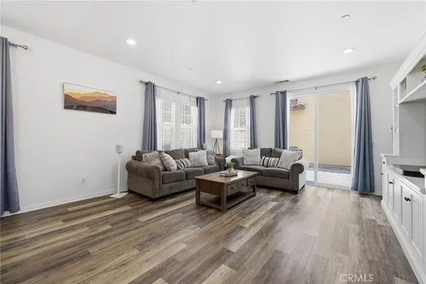 $720,000 | 27471 Poppy Court, Saugus, CA 91350