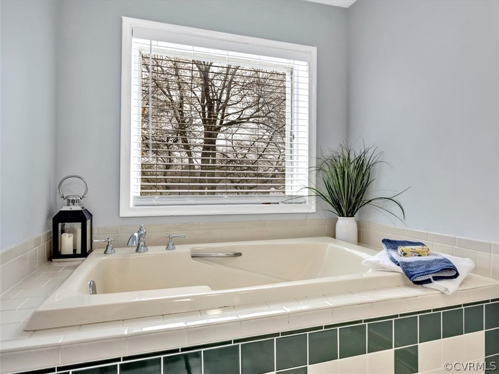 5113 Gatebridge Road Richmond, VA 23234 - Photo 20 of 27 Primary bedroom full bath