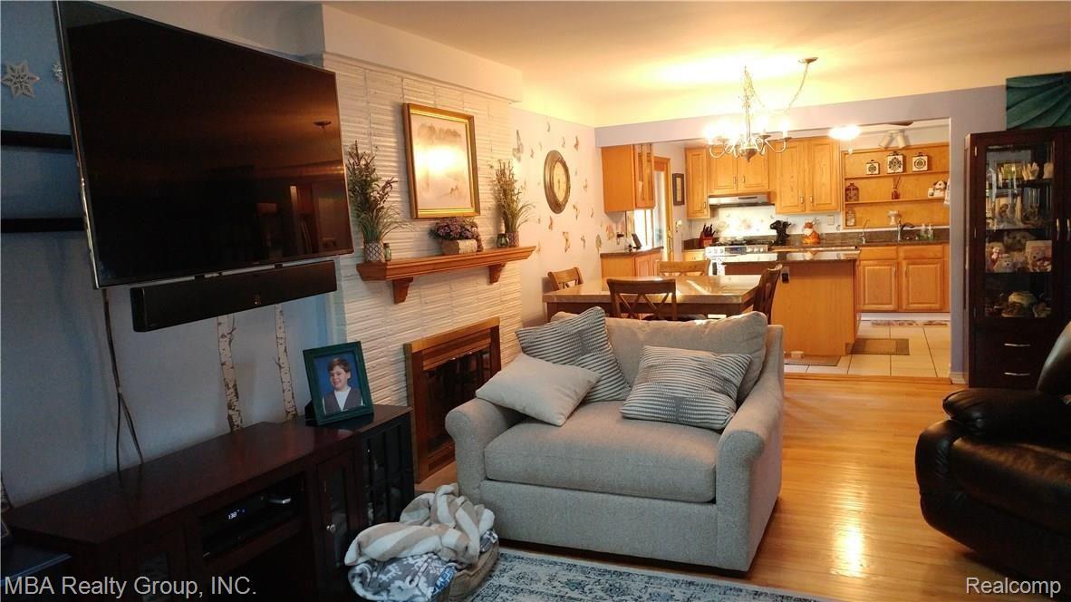 21715 Meridian Road Grosse Ile, MI 48138 - Photo 9 of 51 20170304_173233.jpg