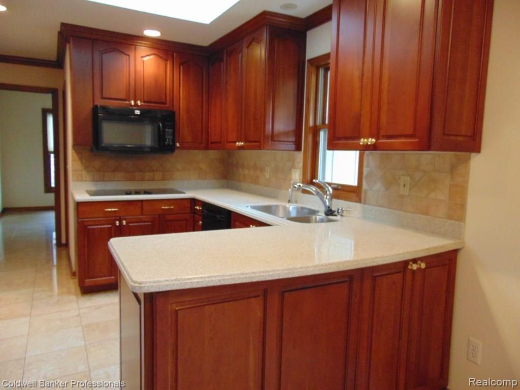 21237 Parklane Road Farmington Hills, MI 48335 - Photo 43 of 56