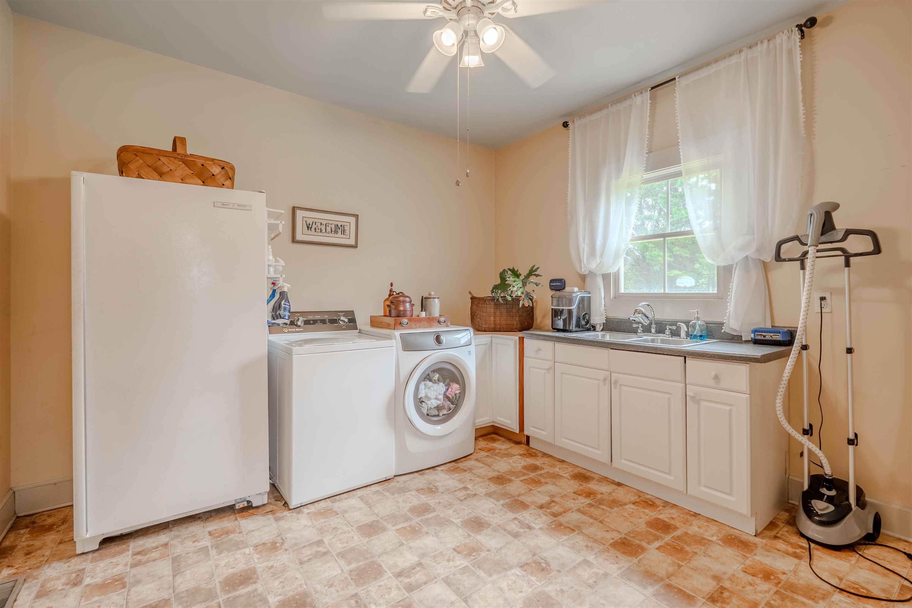 251 West McElhaney Road Taylors, SC 29687 - Photo 19 of 50