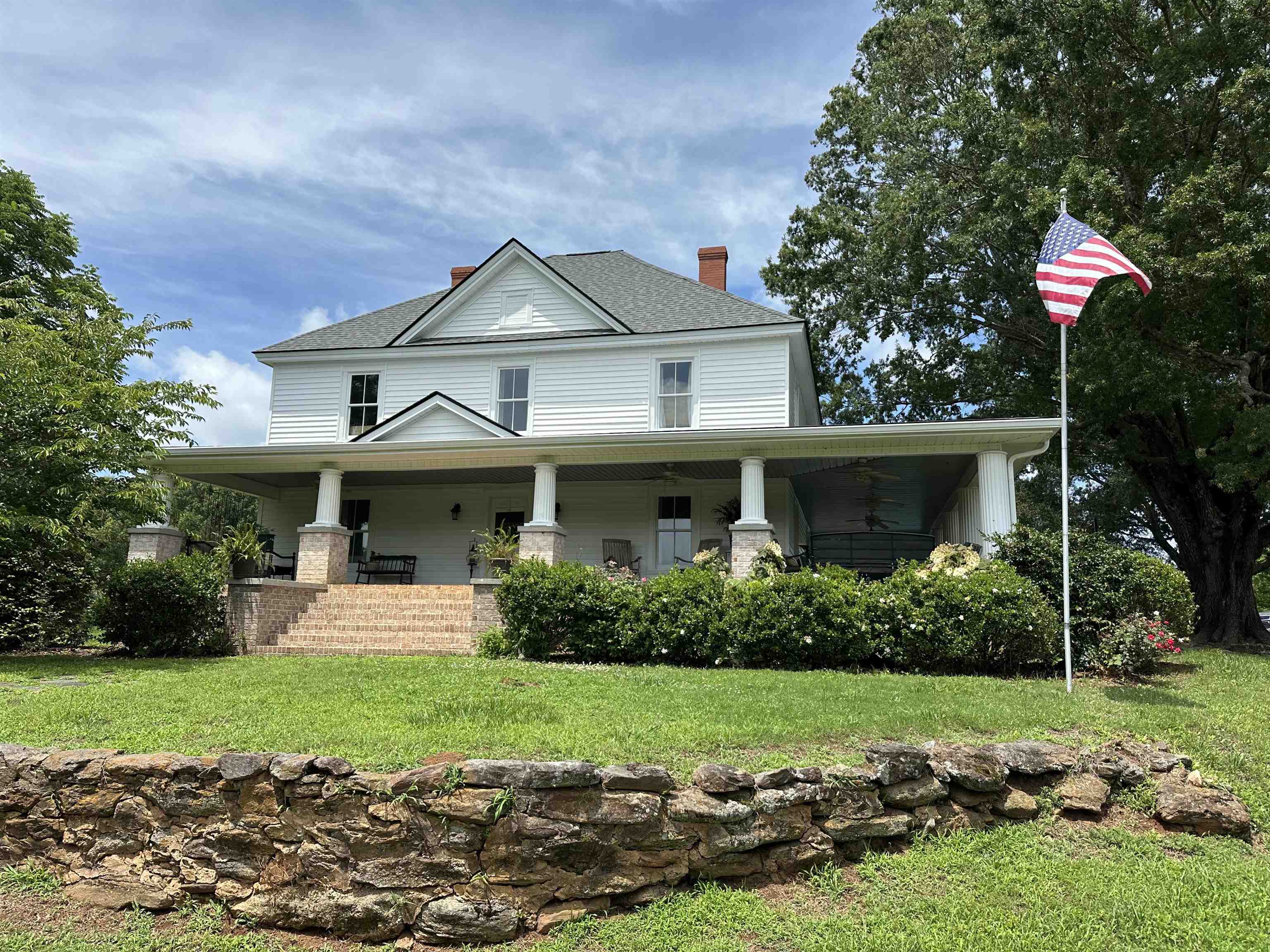 251 West McElhaney Road Taylors, SC 29687 - Photo 2 of 50