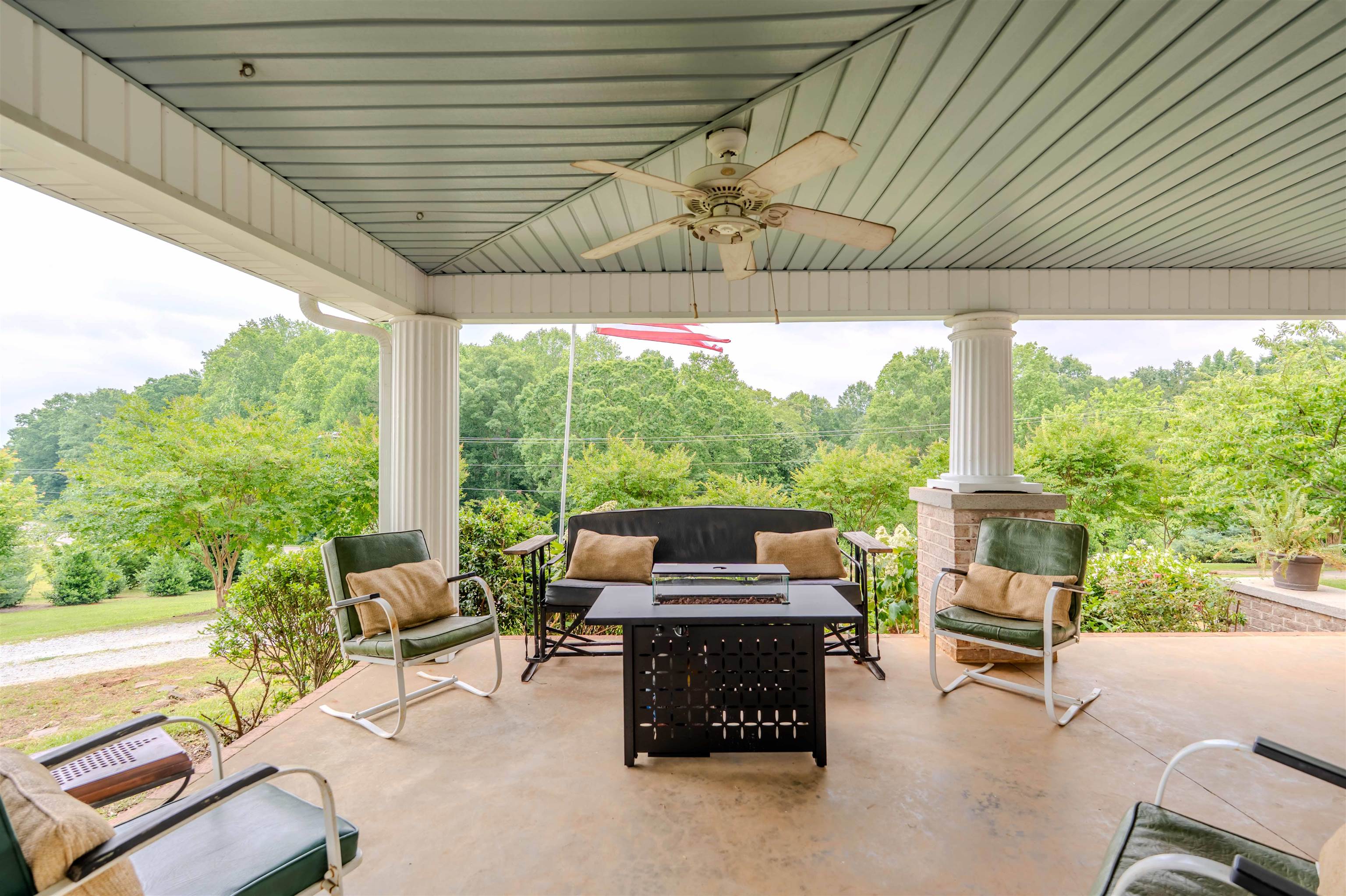 251 West McElhaney Road Taylors, SC 29687 - Photo 4 of 50