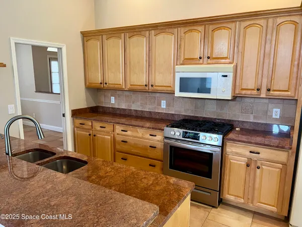 $3,200 | 2372 Windham Drive, Melbourne, FL 32935