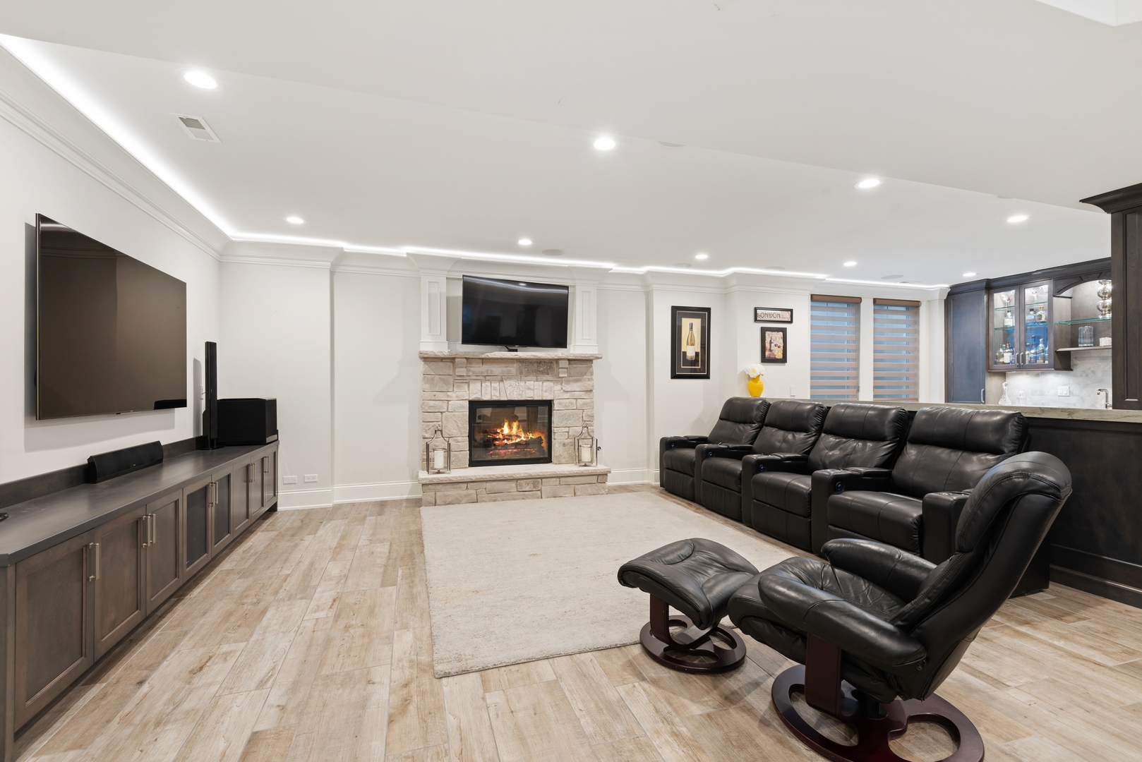 Undisclosed Address Wilmette, IL 60091 - Photo 43 of 66 a living room with furniture and a flat screen tv