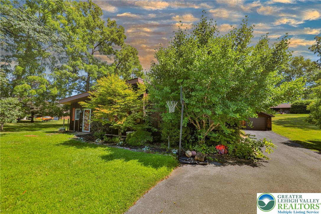 1709 Reading Drive Bethlehem, PA 18015 - Photo 2 of 91