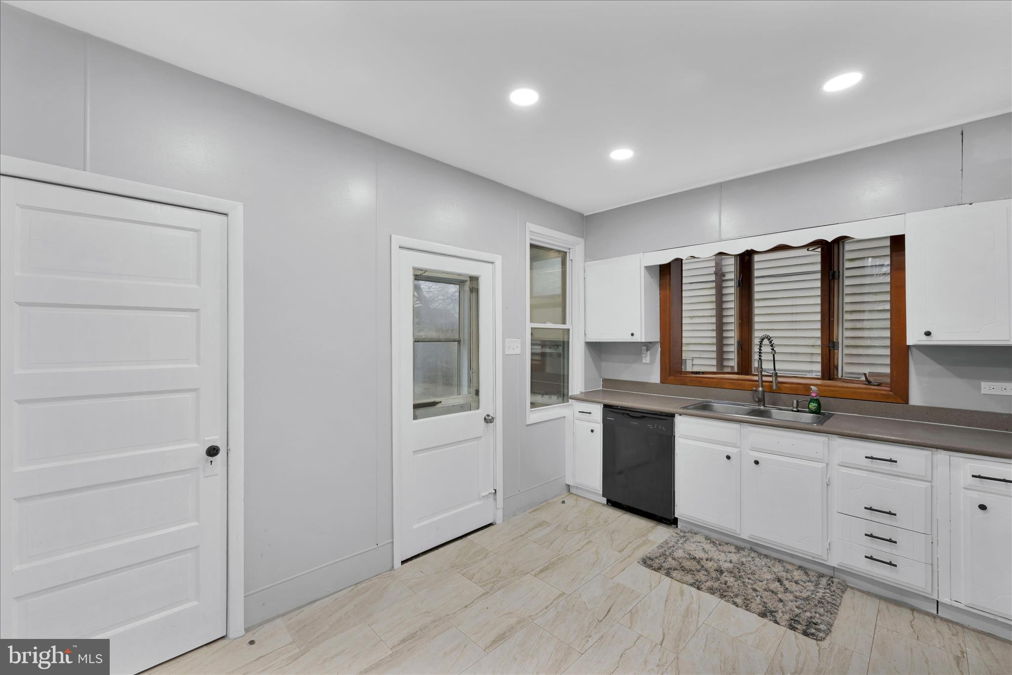 320 Spring Garden Street Pottsville, PA 17901 - Photo 11 of 28 Kitchen