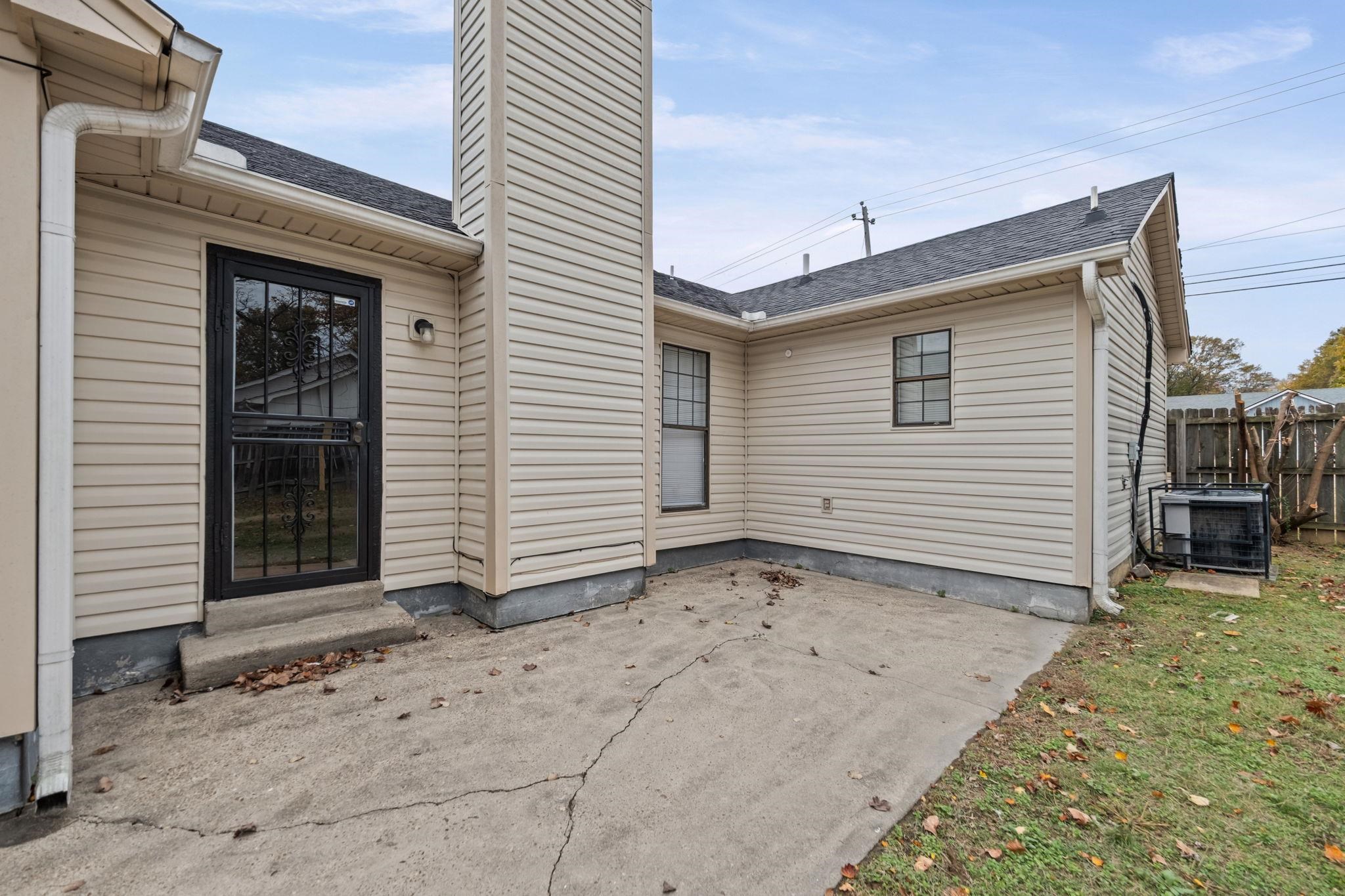 6730 Birch Run Lane Memphis, TN 38115 - Photo 17 of 20 a backyard of a house