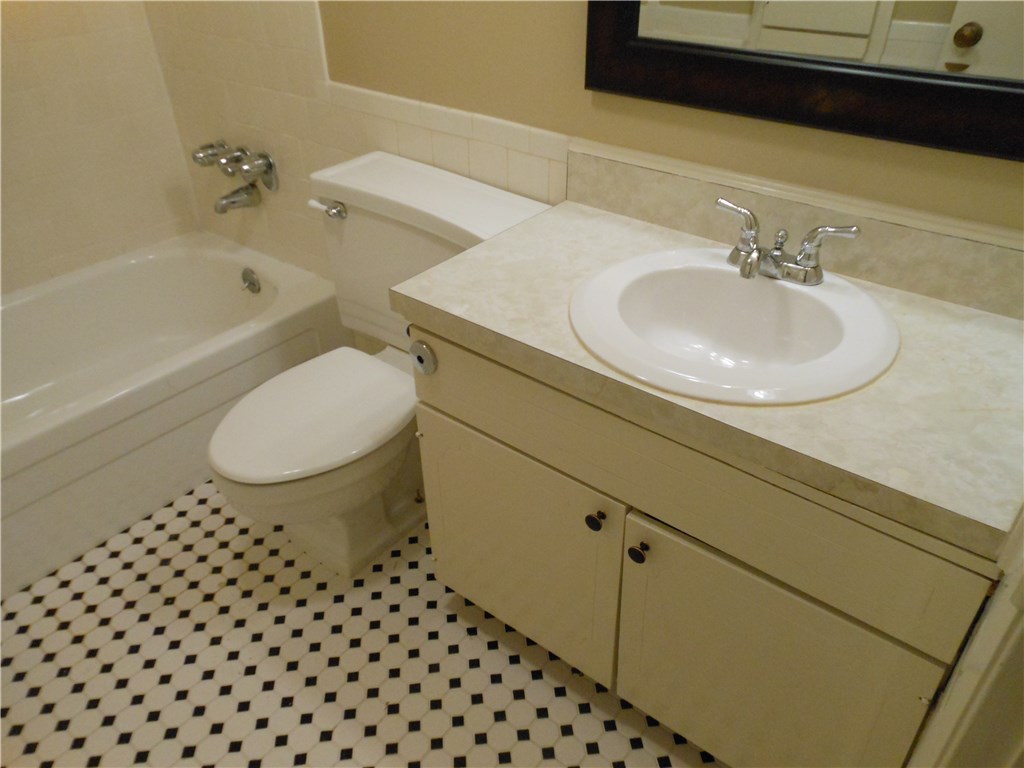 2516 Enfield Road, Unit 102 Austin, TX 78703 - Photo 3 of 7