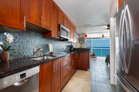 $538,000 | 77-6452 Alii Drive, Unit 305, Kailua-Kona, HI 96740