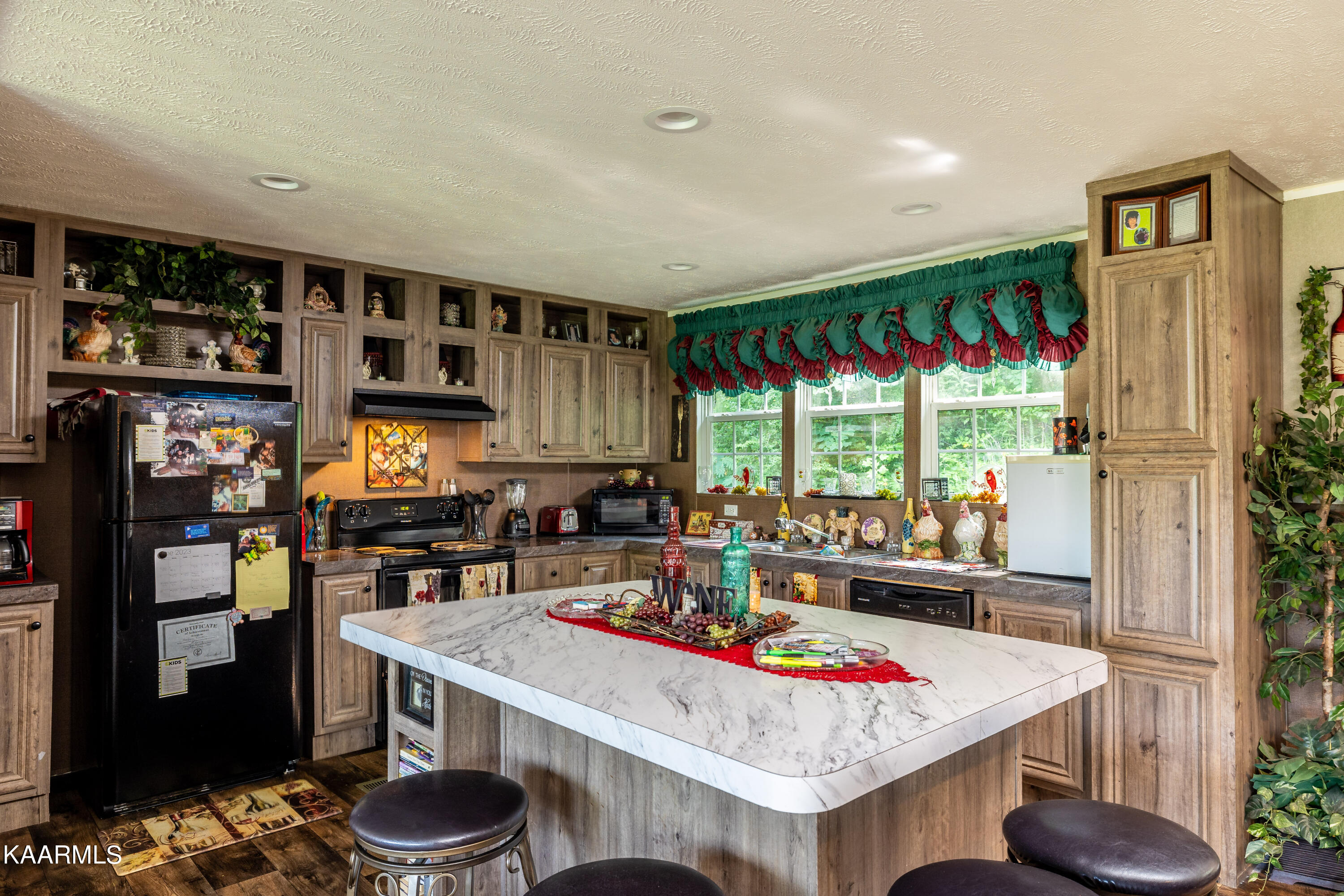 323 Cumberland View Road Clinton, TN 37716 - Photo 11 of 40 Kitchen