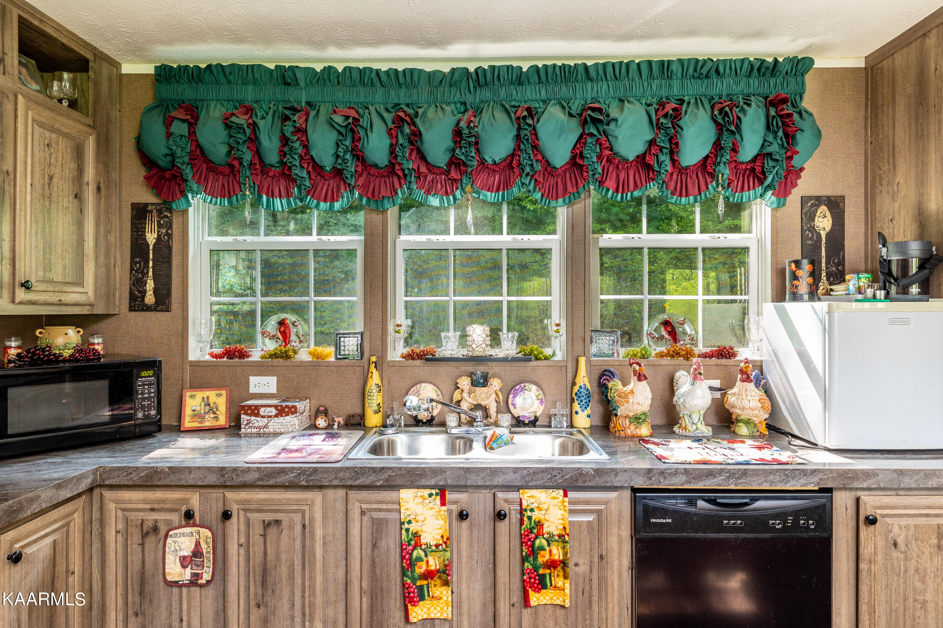 323 Cumberland View Road Clinton, TN 37716 - Photo 12 of 40 Kitchen