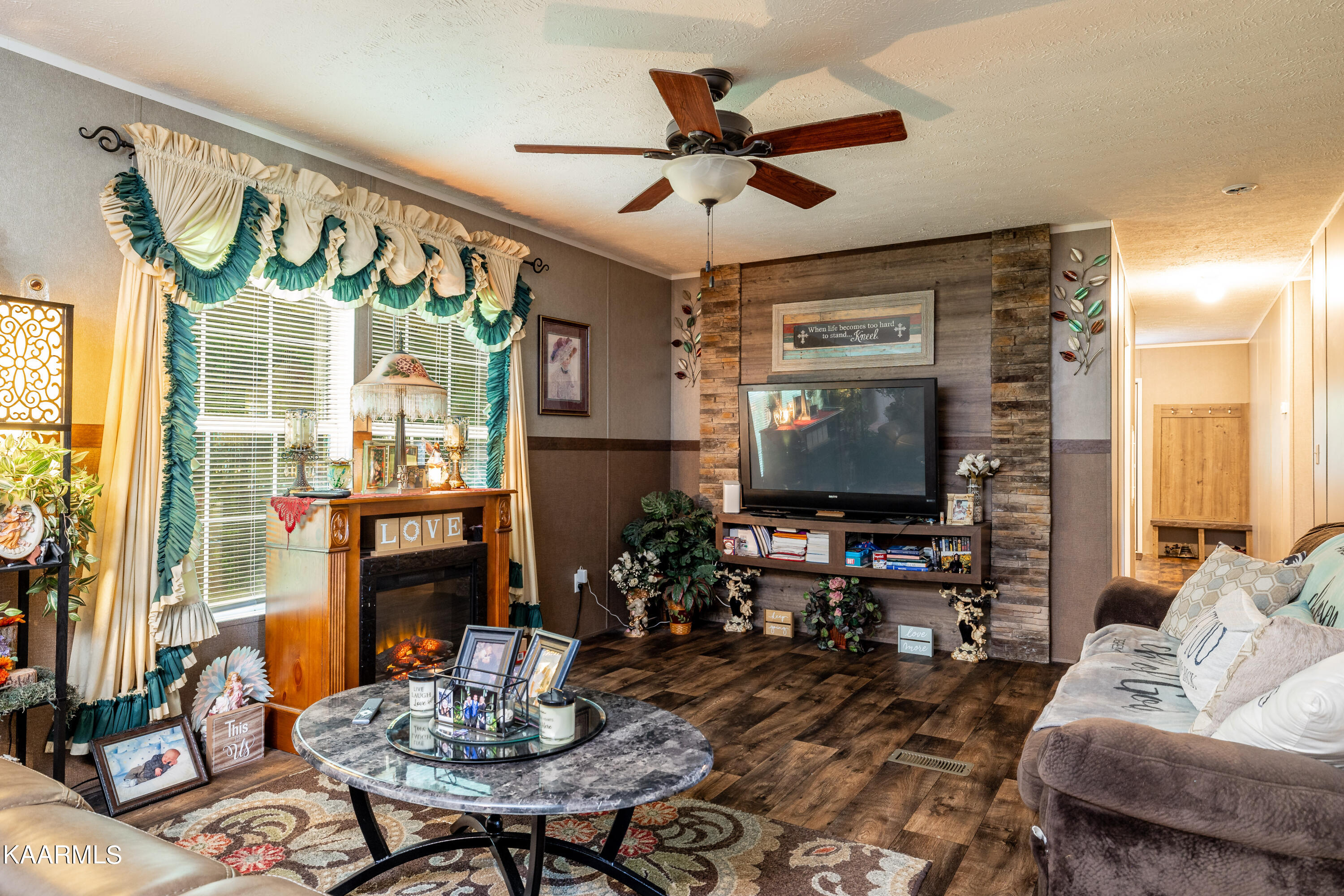 323 Cumberland View Road Clinton, TN 37716 - Photo 18 of 40 Family Room