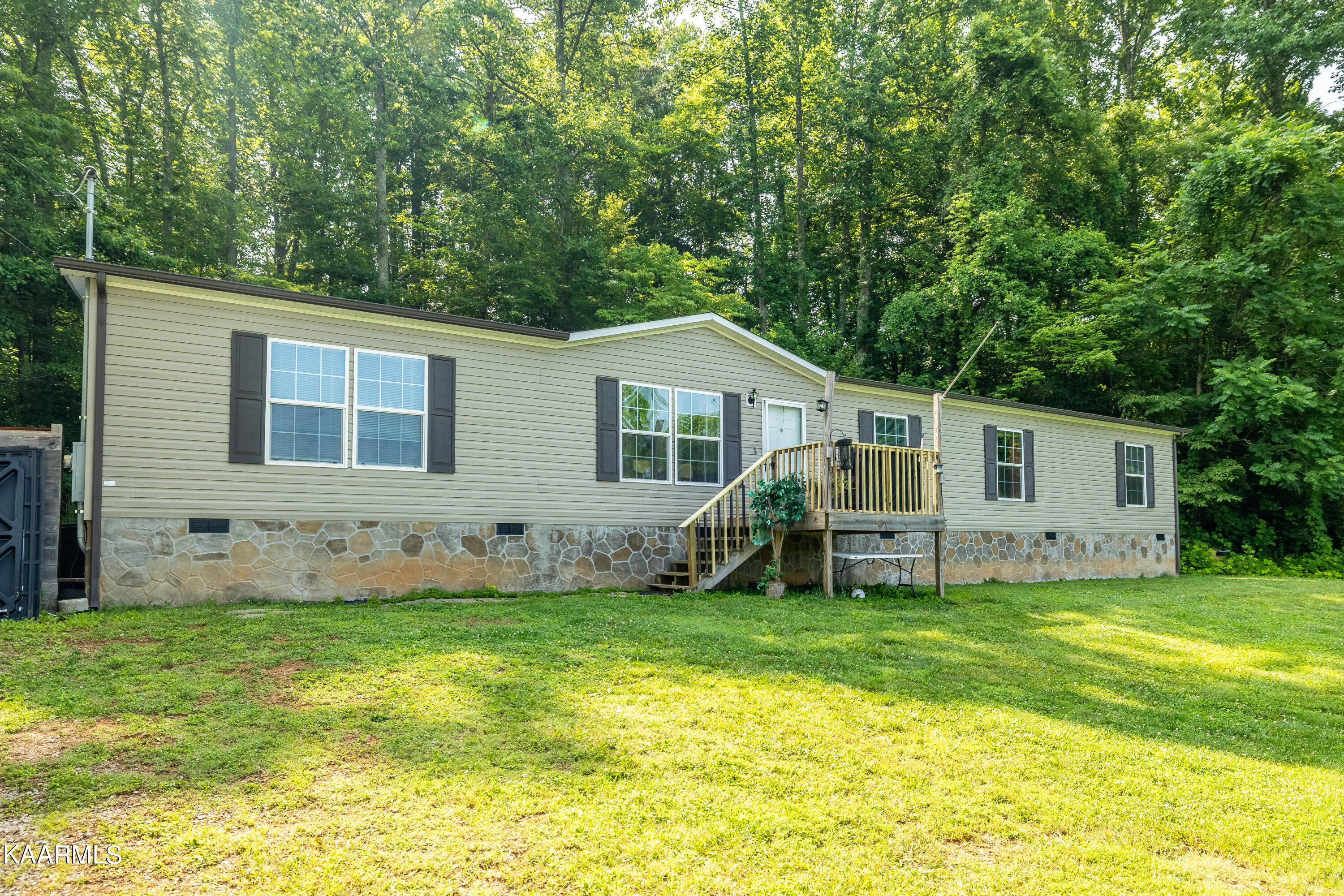 323 Cumberland View Road Clinton, TN 37716 - Photo 2 of 40 Front