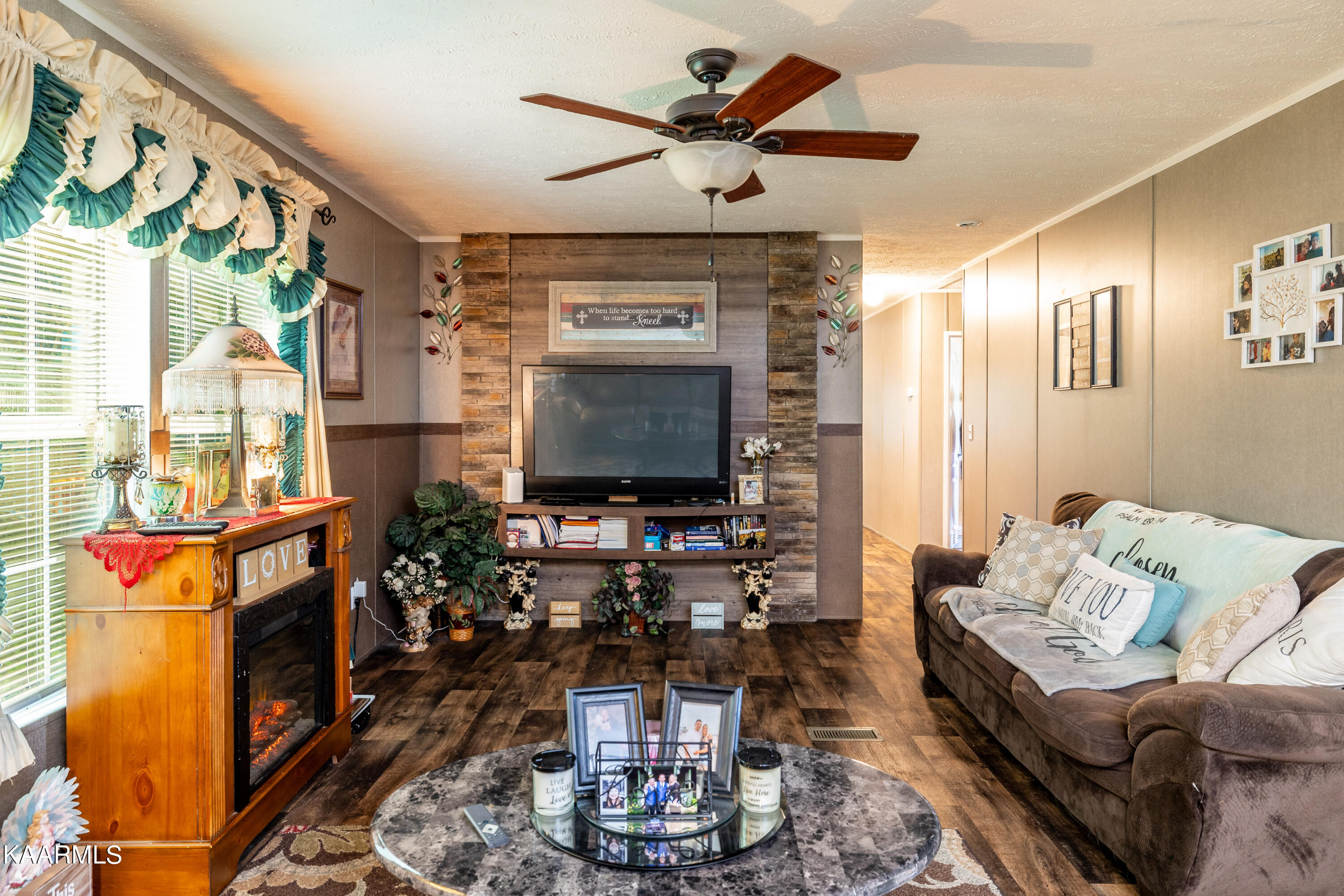 323 Cumberland View Road Clinton, TN 37716 - Photo 21 of 40 Family Room