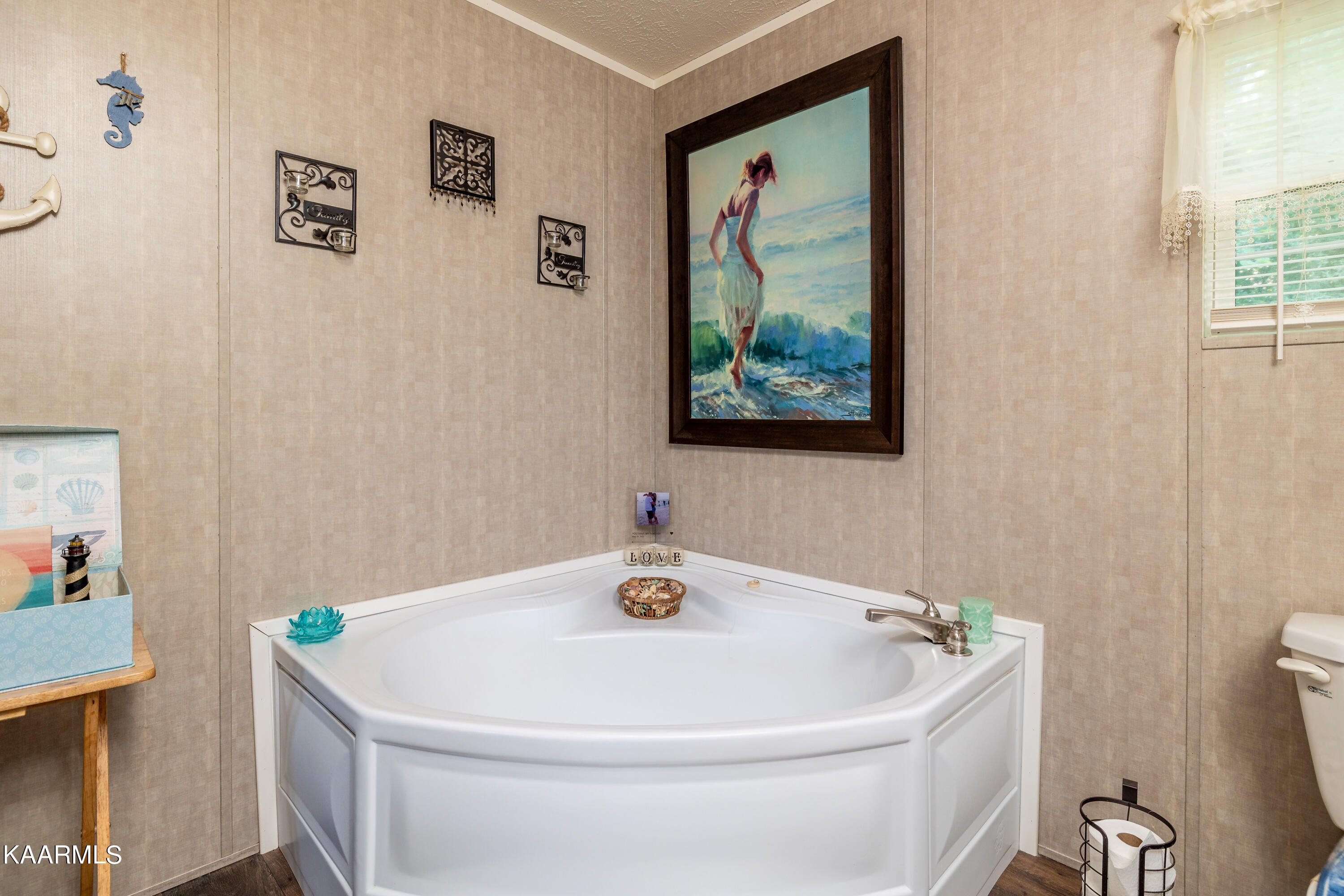 323 Cumberland View Road Clinton, TN 37716 - Photo 28 of 40 Master Bath