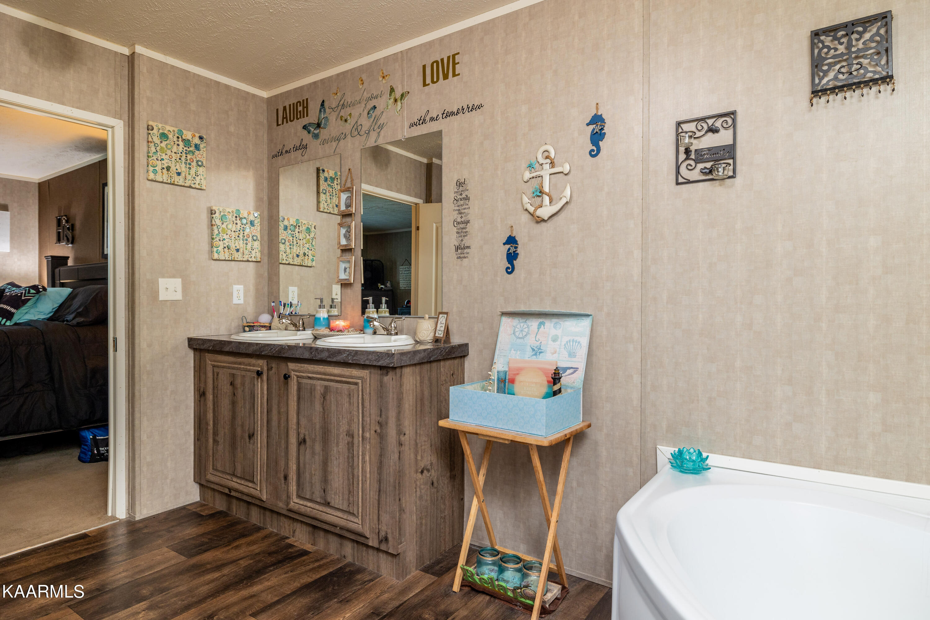 323 Cumberland View Road Clinton, TN 37716 - Photo 29 of 40 Master Bath