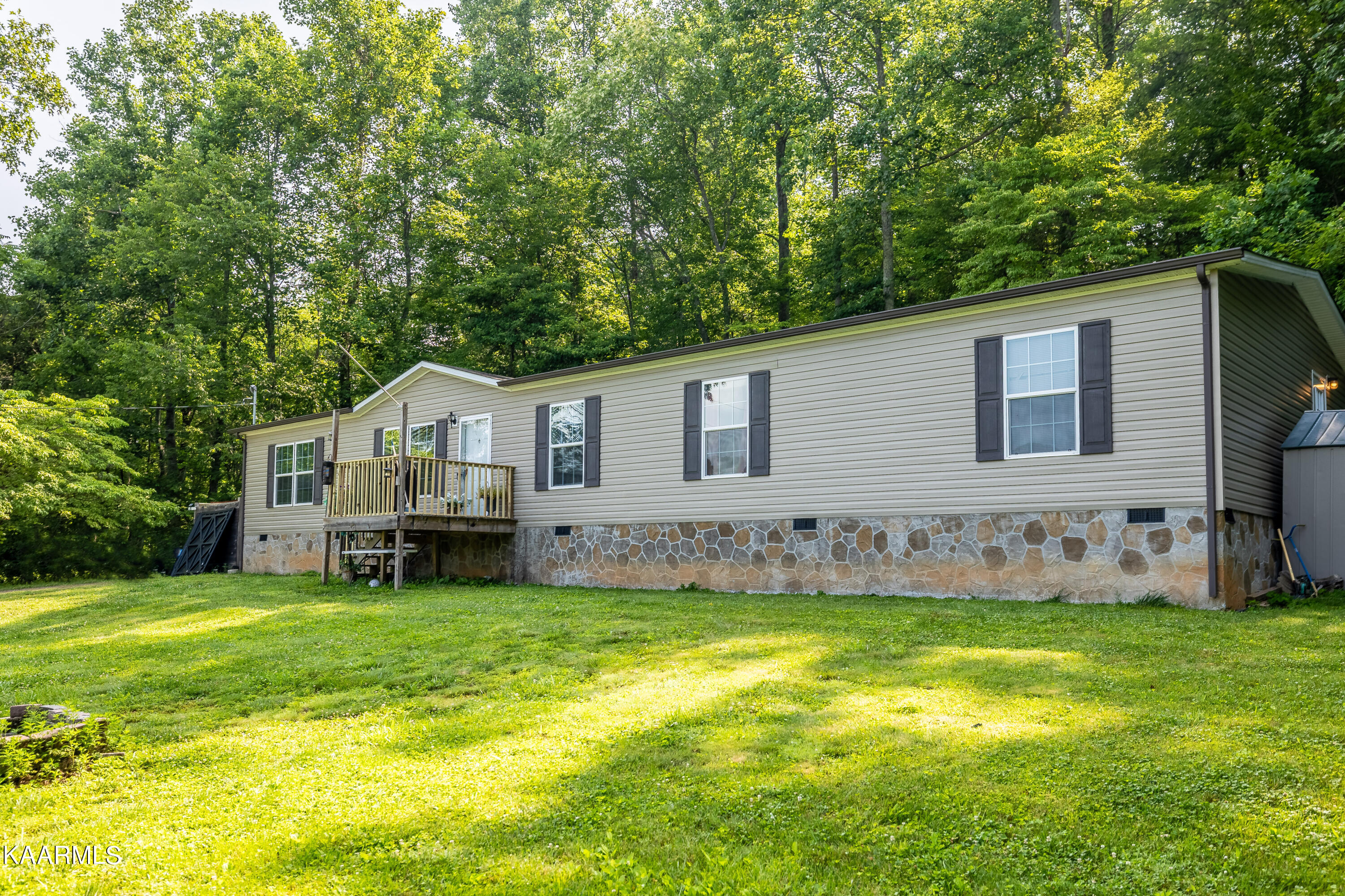 323 Cumberland View Road Clinton, TN 37716 - Photo 3 of 40 Right Angle Front