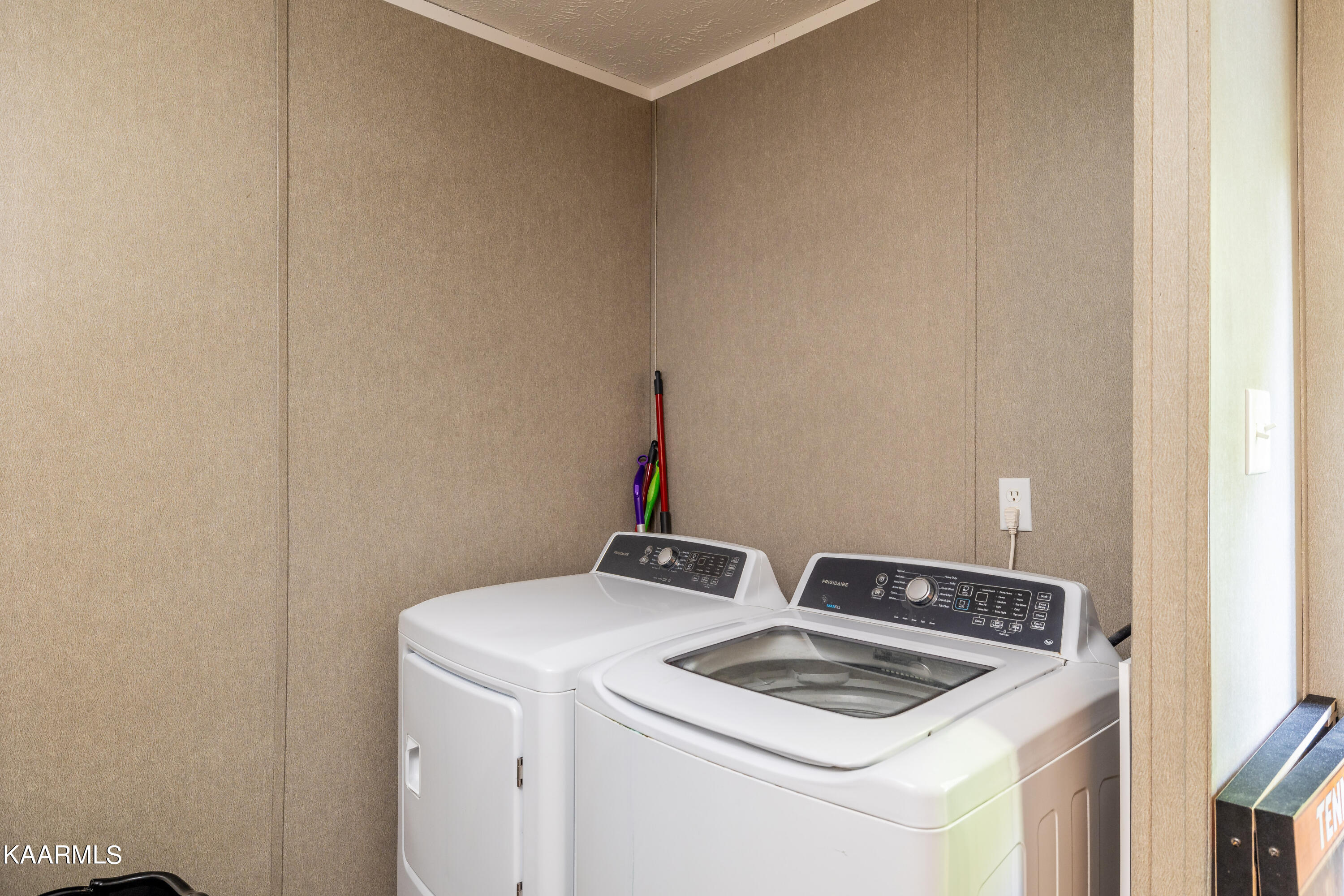 323 Cumberland View Road Clinton, TN 37716 - Photo 38 of 40 Laundry