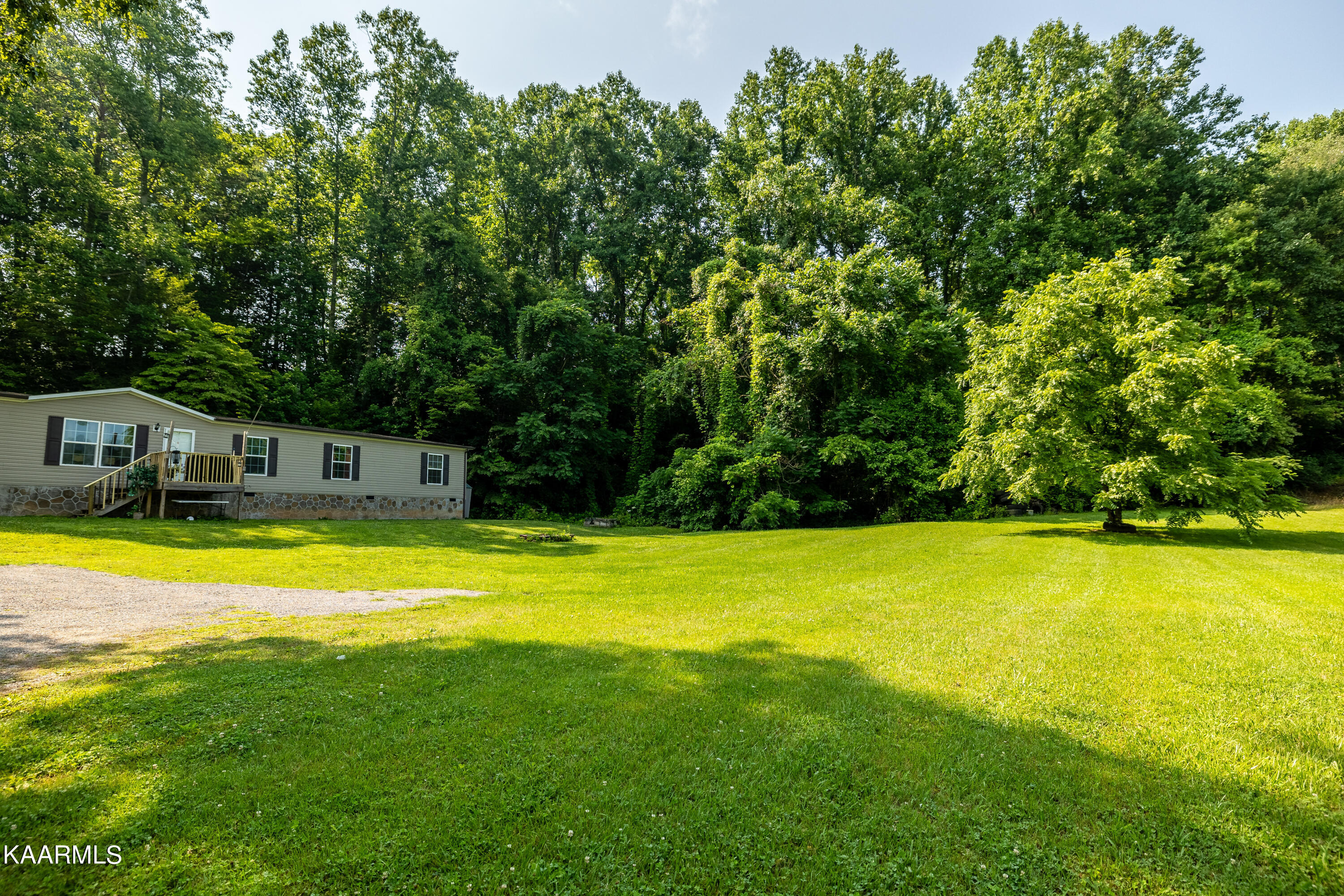 323 Cumberland View Road Clinton, TN 37716 - Photo 4 of 40 Front Yard
