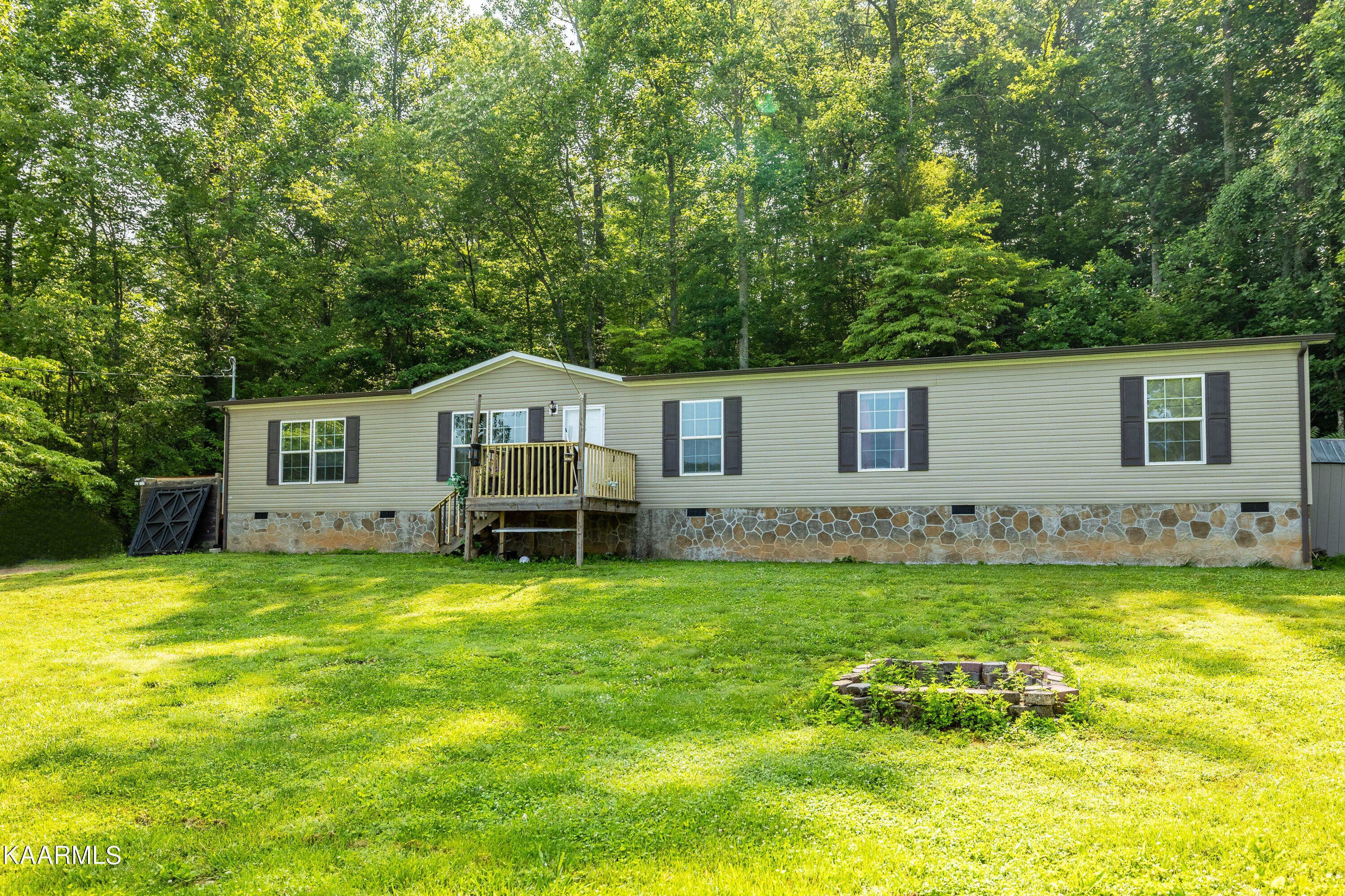 323 Cumberland View Road Clinton, TN 37716 - Photo 5 of 40 Front Yard