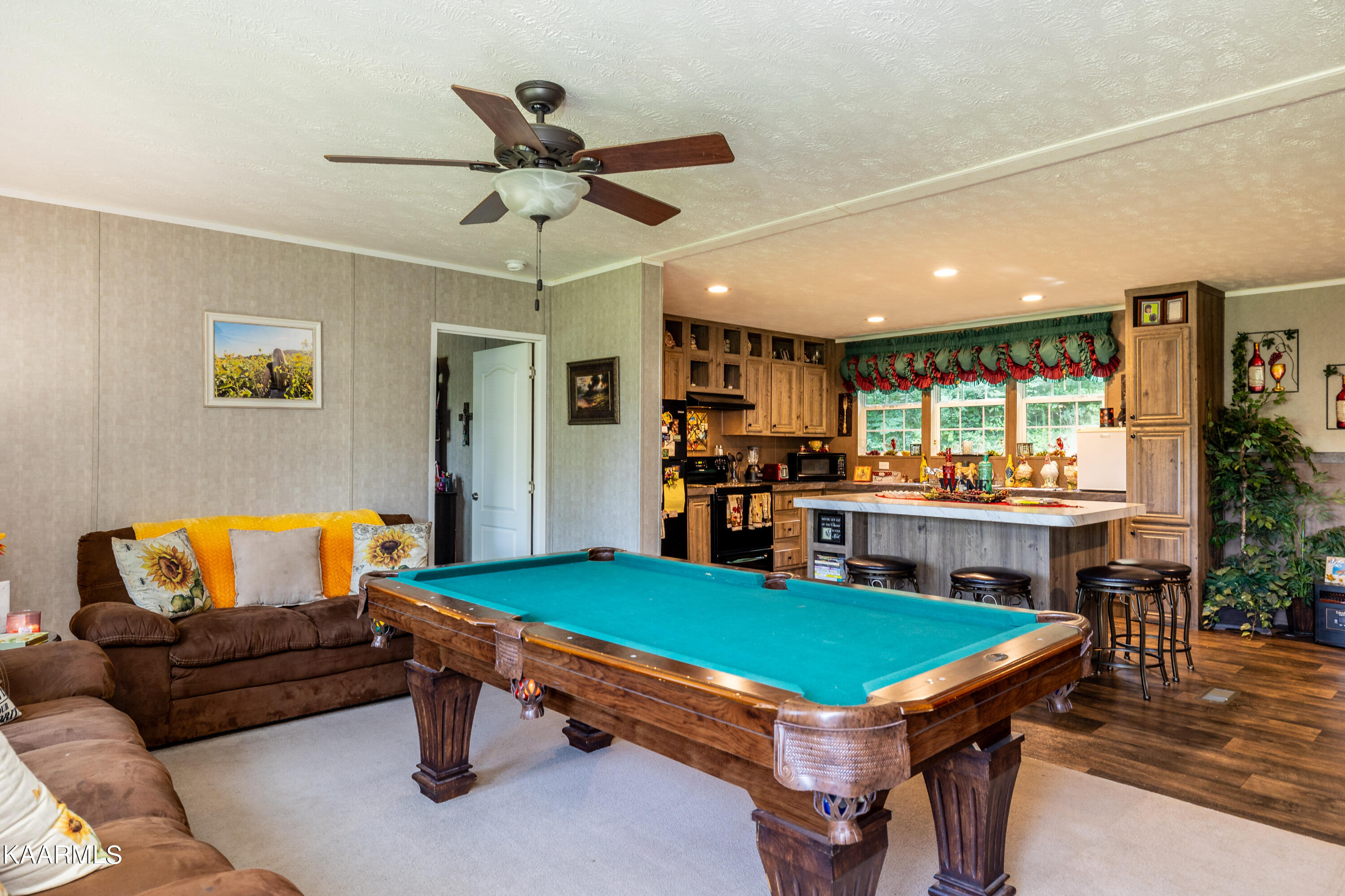 323 Cumberland View Road Clinton, TN 37716 - Photo 9 of 40 Living Room/Sitting Area at Entrance