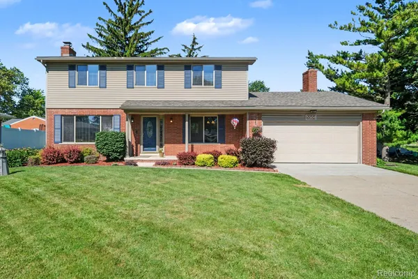 $319,900 | 5504 Antoinette Drive, Grand Blanc, MI 48439
