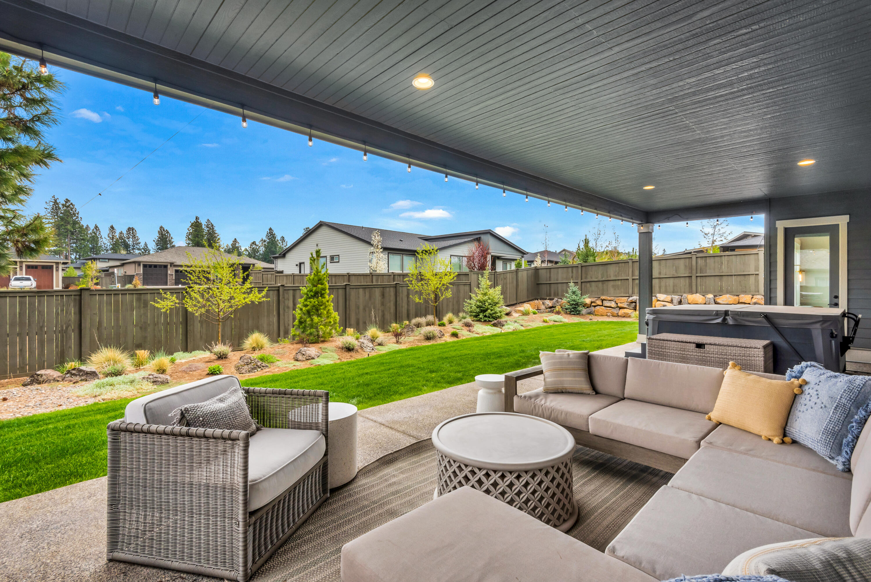 60888 River Rim Drive Bend, OR 97702 - Photo 34 of 39 Back patio