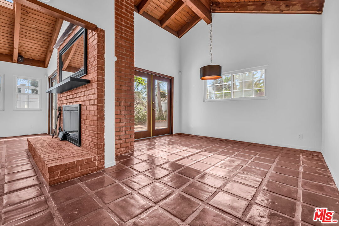 408 Talbert Street Playa del Rey, CA 90293 - Photo 6 of 24