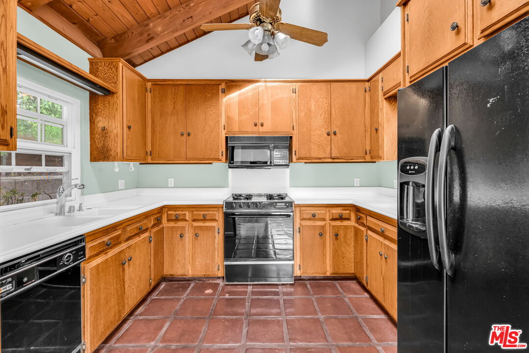 408 Talbert Street Playa del Rey, CA 90293 - Photo 8 of 24