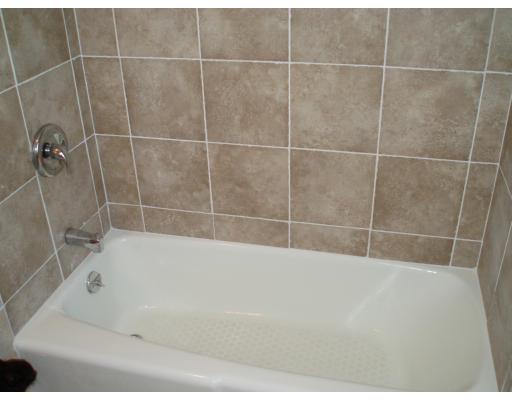 267 Abbott Street Springfield, MA 01118 - Photo 15 of 25 a bathroom with a bathtub