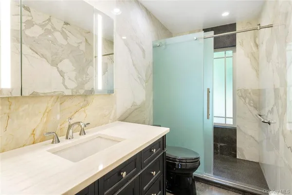 $8,000 | 5 Deerhill Lane, Scarsdale, NY 10583