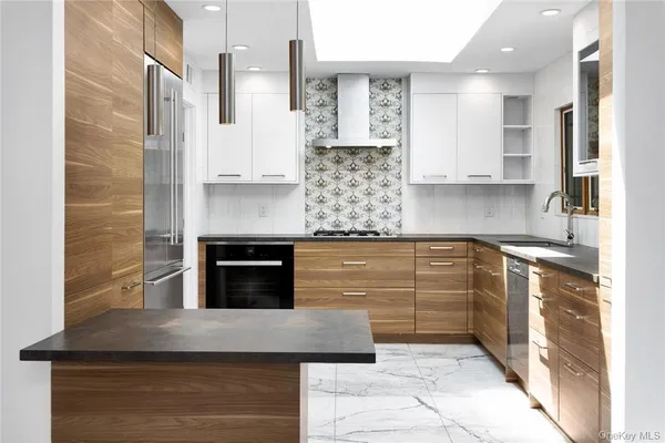 $8,000 | 5 Deerhill Lane, Scarsdale, NY 10583