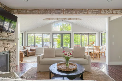 $1,295,000 | 4 Bobolink Road, Craryville, NY 12521