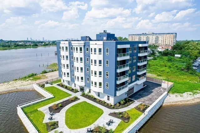 $995,000 | 60 Newbury Street, Unit 10, Quincy, MA 02171