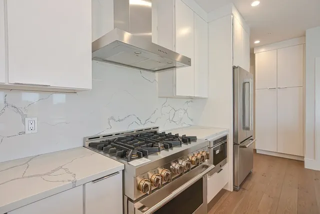 $995,000 | 60 Newbury Street, Unit 10, Quincy, MA 02171