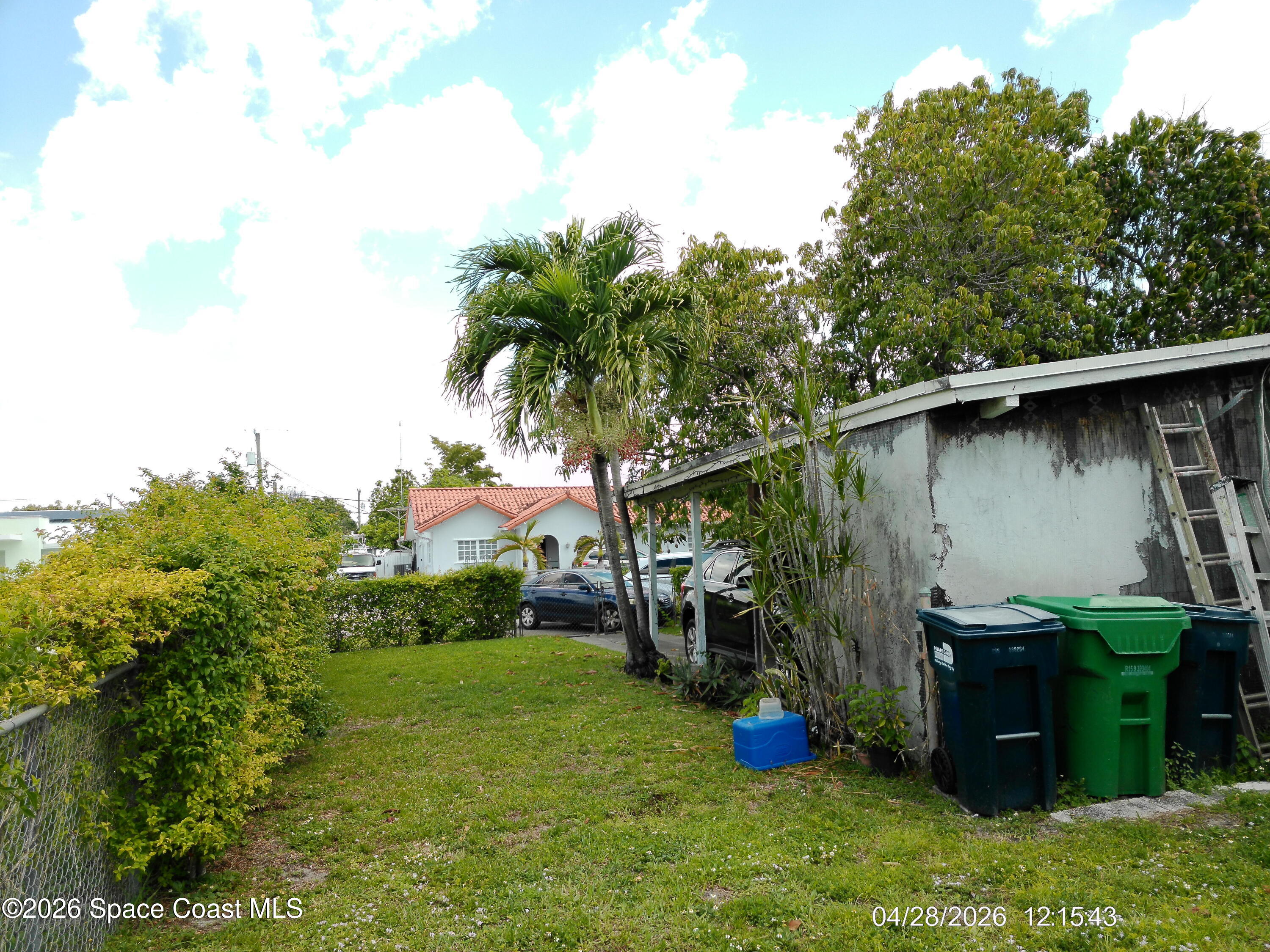 11412 Southwest 41st Street Miami, FL 33165 - Photo 22 of 35 Side yard