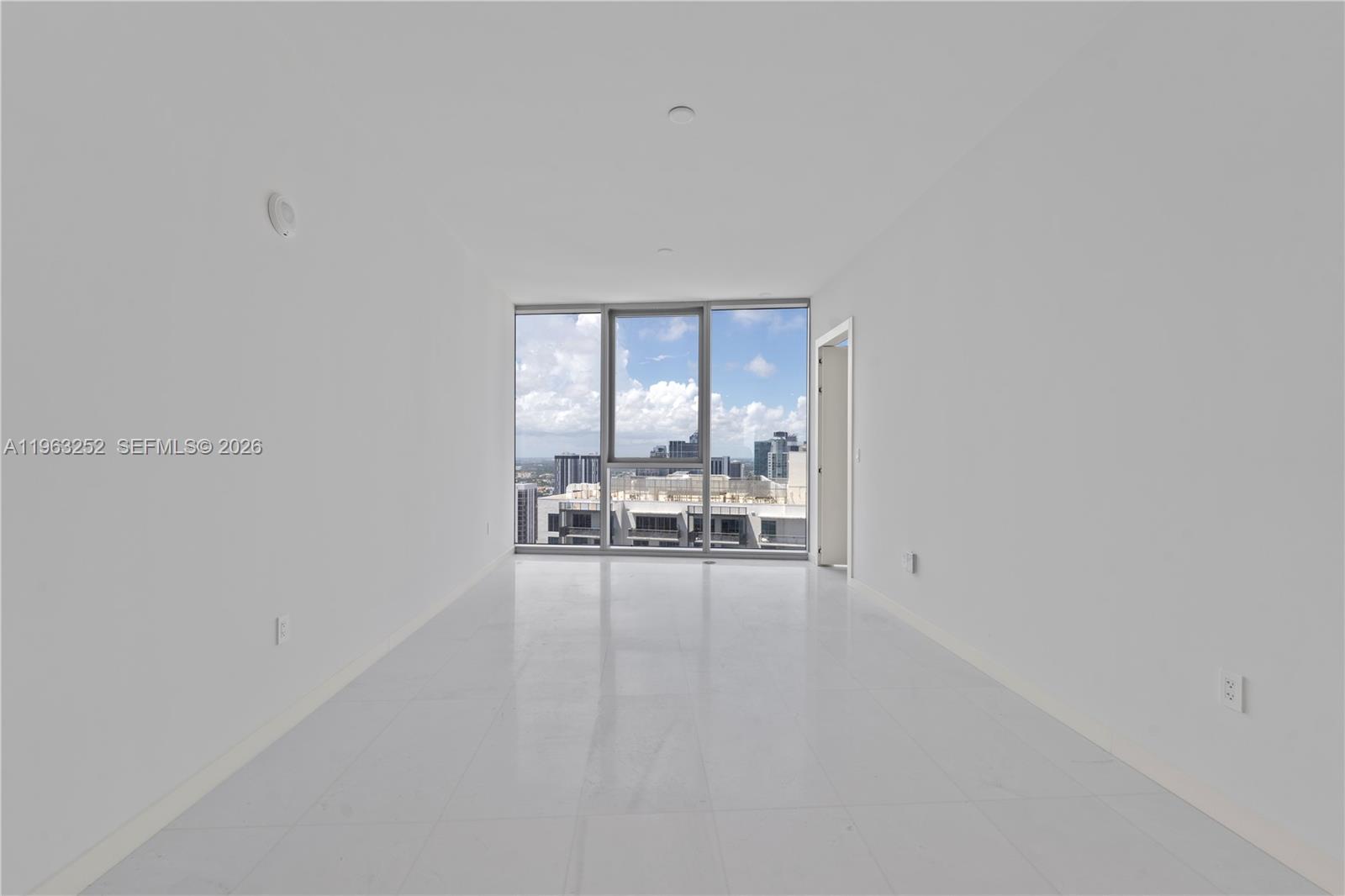 300 Biscayne Blvd Way, Unit 4404 Miami, FL 33131 - Photo 20 of 69 Convertible Den.